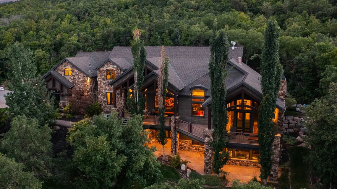 Seasonal Deep-Cleaning Guides Tailored to Different Climates